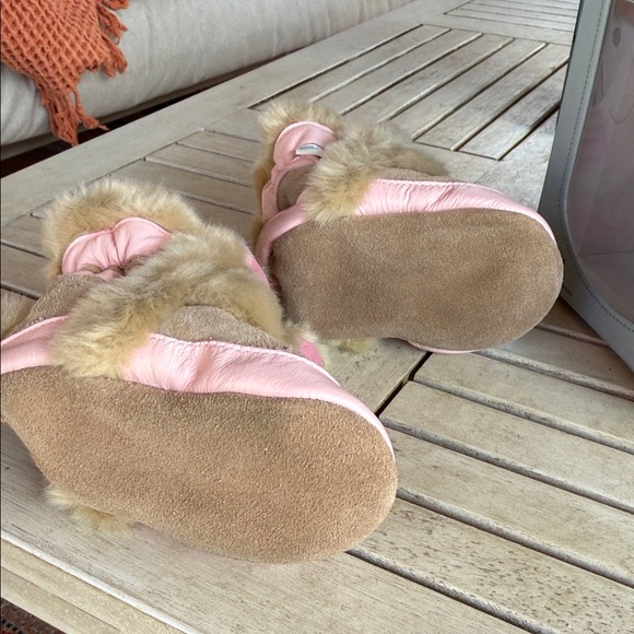 Robeez Furry Bunny Slippers - Picture 4 of 9
